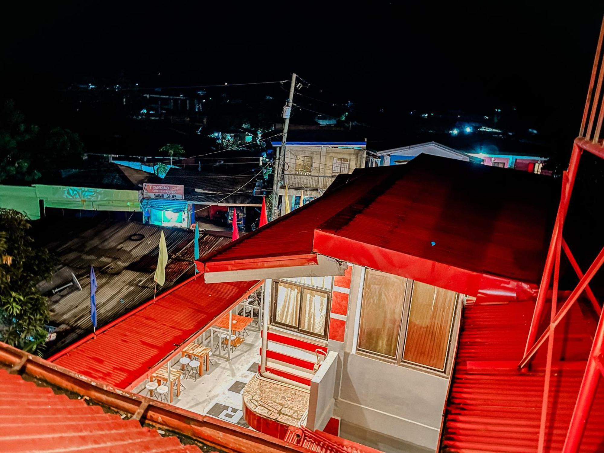 Mario'S Travellers Inn Coron Exterior photo